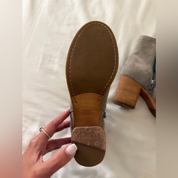 Frye Addie Double Zip Booties Sz 8 - Picture 9 of 9